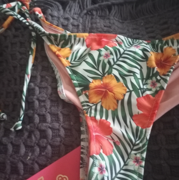 Doll bikini - Picture 2 of 3